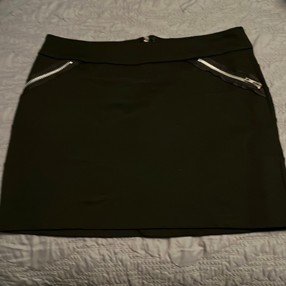 SOLD ✔️BCBG black mini skirt